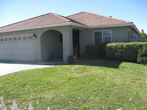 9266 Cypress Ave in Fontana, CA - Building Photo - Building Photo