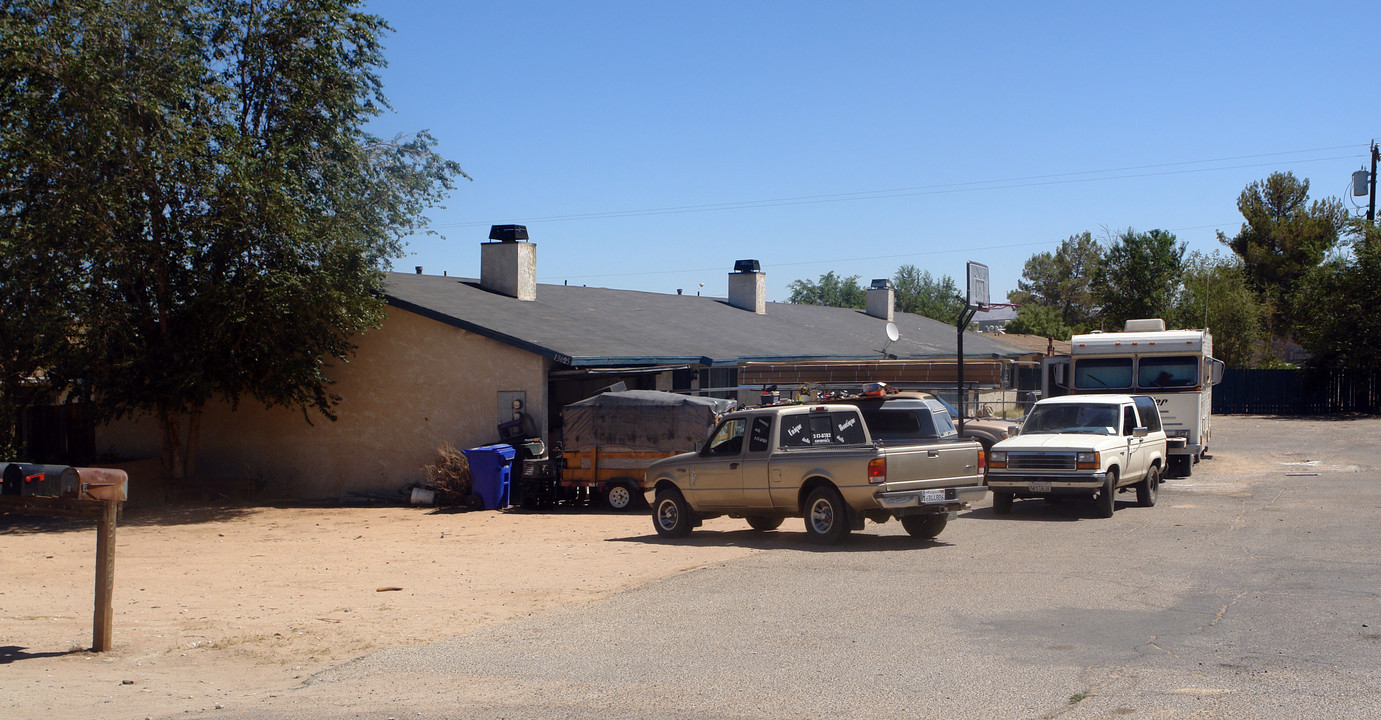 13625 Yakima Rd in Apple Valley, CA - Building Photo