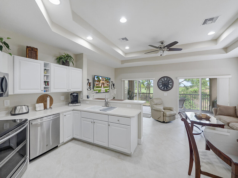 8912 Sandshot Ct-Unit -5122 in Port St. Lucie, FL - Foto de edificio