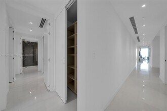 300 Biscayne Boulevard Way, Unit # 2804 in Miami, FL - Building Photo - Building Photo