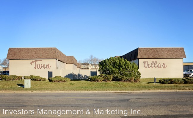 Twin Villas in Minot, ND - Building Photo - Building Photo