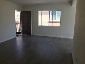 2016 Ruhland Ave, Unit # D in Redondo Beach, CA - Foto de edificio - Building Photo