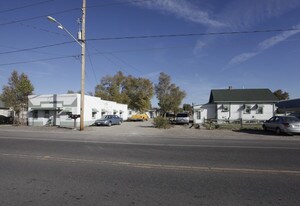 8050-8056 Brighton Rd in Commerce City, CO - Building Photo