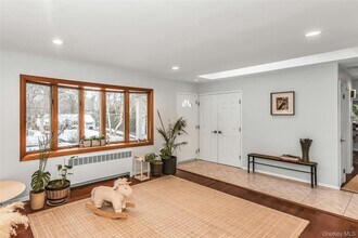 88 Burton Ln in Commack, NY - Building Photo - Building Photo