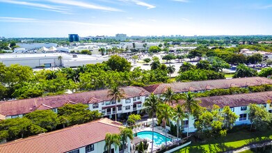 San Marino at Town Place in Boca Raton, FL - Foto de edificio - Building Photo