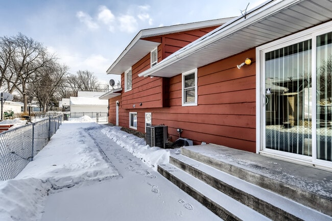 6909 Russell Ave S in Minneapolis, MN - Building Photo - Building Photo