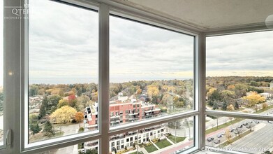 3233 Eglinton Av E in Toronto, ON - Building Photo - Building Photo