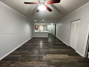 5900 W Sample Rd in Coral Springs, FL - Foto de edificio - Building Photo