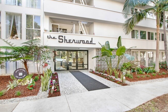 8430 De Longpre in West Hollywood, CA - Foto de edificio - Building Photo