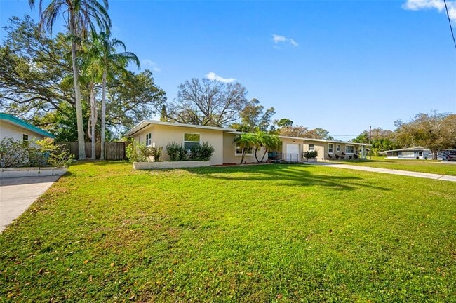 1411 Pine Brook Dr in Clearwater, FL - Building Photo - Building Photo