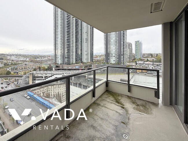 4182 Dawson St in Burnaby, BC - Building Photo - Building Photo