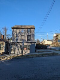 34 Hoffman St, Unit 3 in Poughkeepsie, NY - Foto de edificio - Building Photo