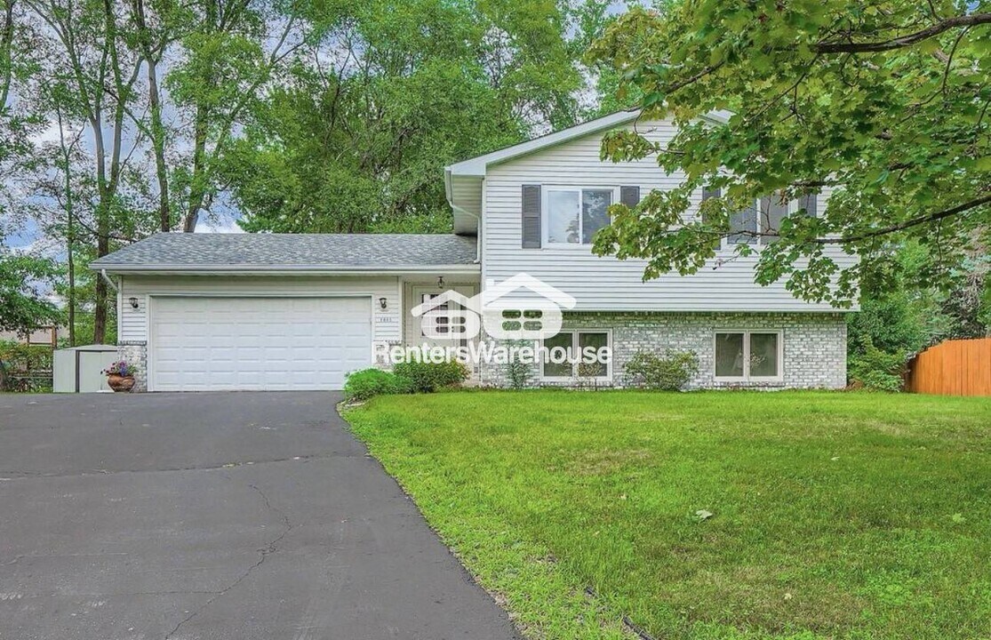 2883 117th Ln NW in Coon Rapids, MN - Building Photo
