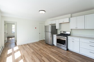 6 Ellis Ct in Amesbury, MA - Building Photo - Building Photo