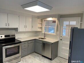 103 Seymour Ave in West Hartford, CT - Foto de edificio - Building Photo