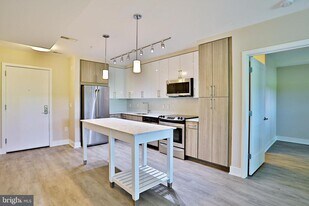 145 Riverhaven Dr in Oxon Hill, MD - Building Photo