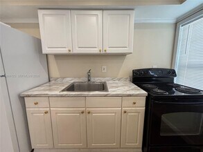 1715 Lincoln St in Hollywood, FL - Building Photo - Building Photo