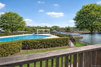 3013 Mitchell Rd in Westhampton Beach, NY - Building Photo - Building Photo