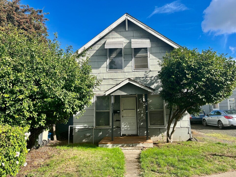 221 NW Kings Blvd in Corvallis, OR - Building Photo