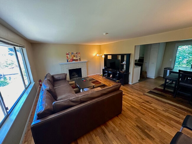 5640 23rd Ave SW in Seattle, WA - Foto de edificio - Building Photo