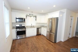 7 Grant St in Elmwood Park, NJ - Foto de edificio - Building Photo