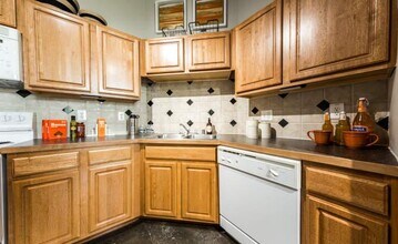 2115 Runnels St in Houston, TX - Foto de edificio - Building Photo
