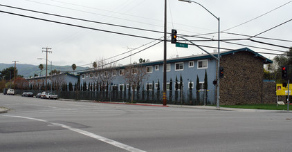 590-594 N King Rd in San Jose, CA - Foto de edificio - Building Photo