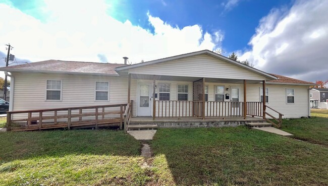 301 Cobb St-Unit -301 in East Alton, IL - Building Photo - Building Photo