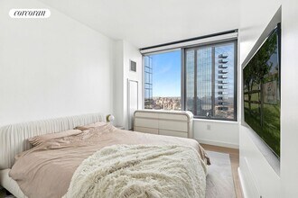 3 Ct Square W in Queens, NY - Building Photo - Building Photo