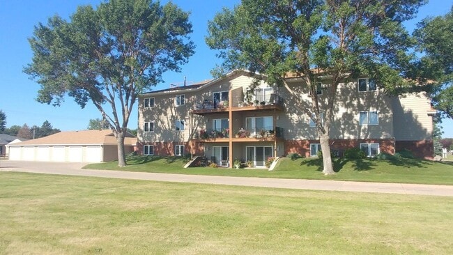 Regency Apartments in Huron, SD - Building Photo - Building Photo