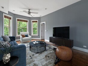 1224 N Washtenaw Ave, Unit 2 in Chicago, IL - Building Photo - Building Photo