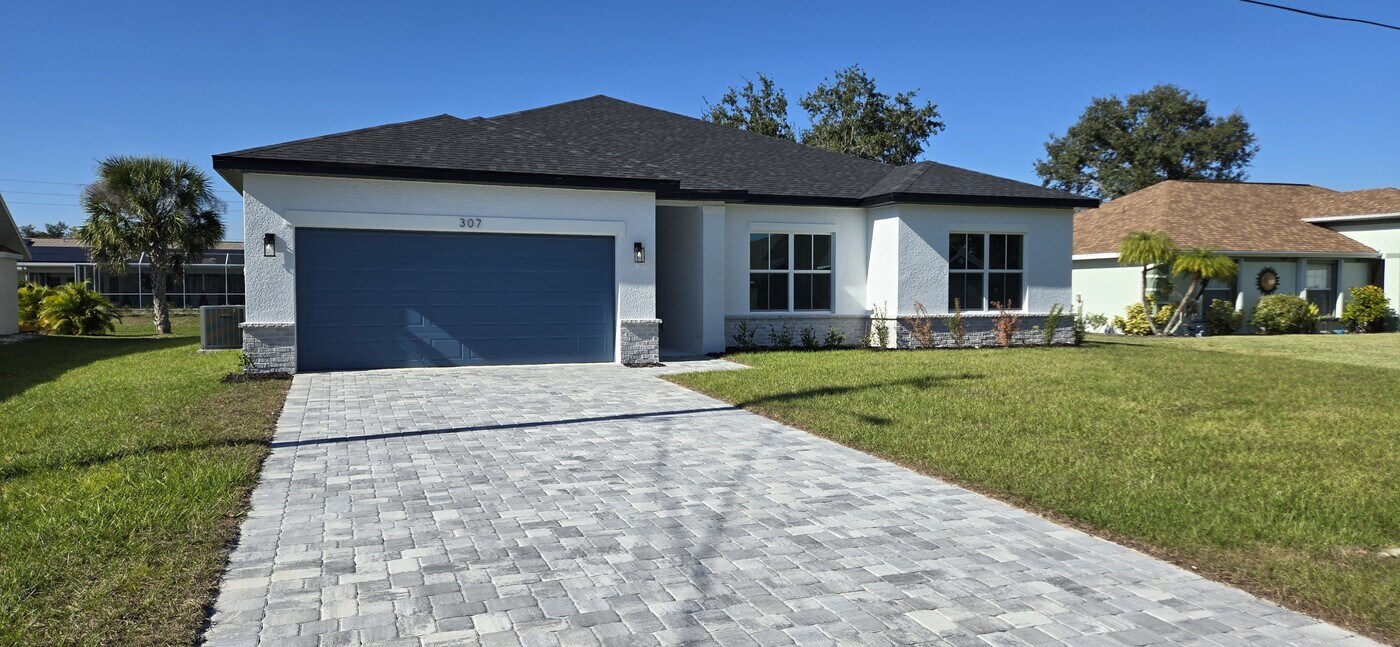 307 Mendoza St in Punta Gorda, FL - Building Photo