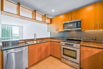 1 Shore Ln in Jersey City, NJ - Building Photo - Building Photo