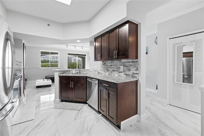 3105 NE 184th St in Aventura, FL - Building Photo - Building Photo