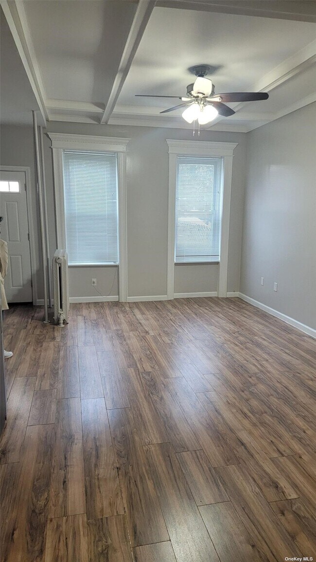 208 Eldert Lane in Brooklyn, NY - Building Photo - Building Photo