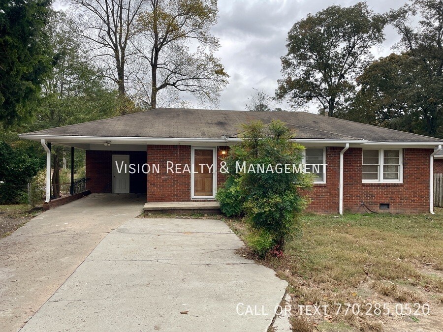 6328 Oakview Ln in Lithia Springs, GA - Building Photo