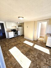 37 Bloomfield Ave in Windsor, CT - Building Photo - Building Photo