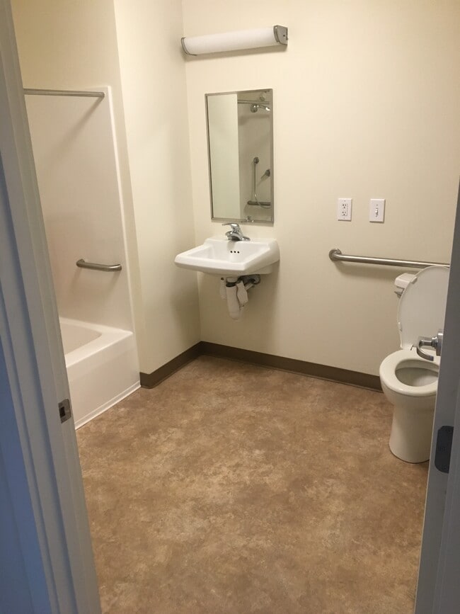 30 S Village Green, Unit 305 in Middlebury, VT - Building Photo - Building Photo