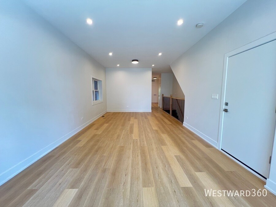 2046 W Washington Blvd in Chicago, IL - Building Photo