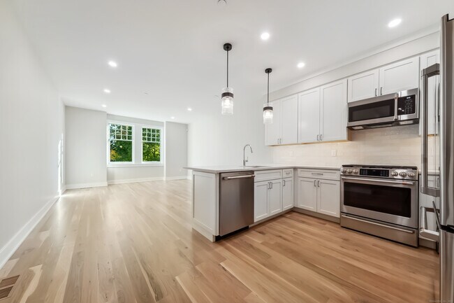 8 Husted Ln-Unit -1D in New Canaan, CT - Building Photo - Building Photo