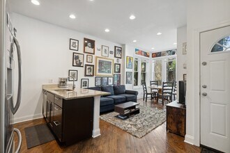 1402 N Campbell Ave in Chicago, IL - Building Photo - Building Photo