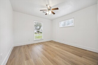 4947 Cheena Dr in Houston, TX - Building Photo - Building Photo