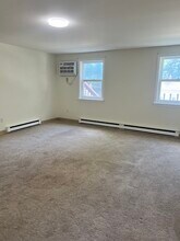 2 Atlantic Ave, Unit 1 in Dover, NH - Foto de edificio - Building Photo