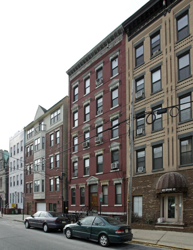 420 Grand St in Hoboken, NJ - Building Photo - Building Photo