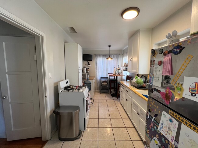 732 S Kern Ave in East Los Angeles, CA - Building Photo - Building Photo