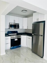 228 SE 9th Ct in Hallandale Beach, FL - Building Photo - Building Photo