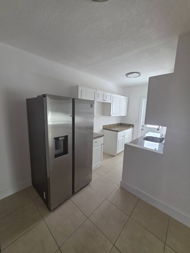 330 SW 79th Ct in Miami, FL - Building Photo - Building Photo