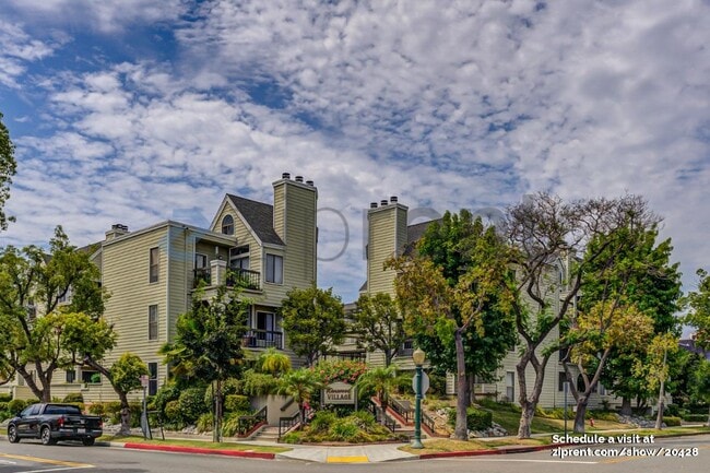 property at 601 N Kenwood St