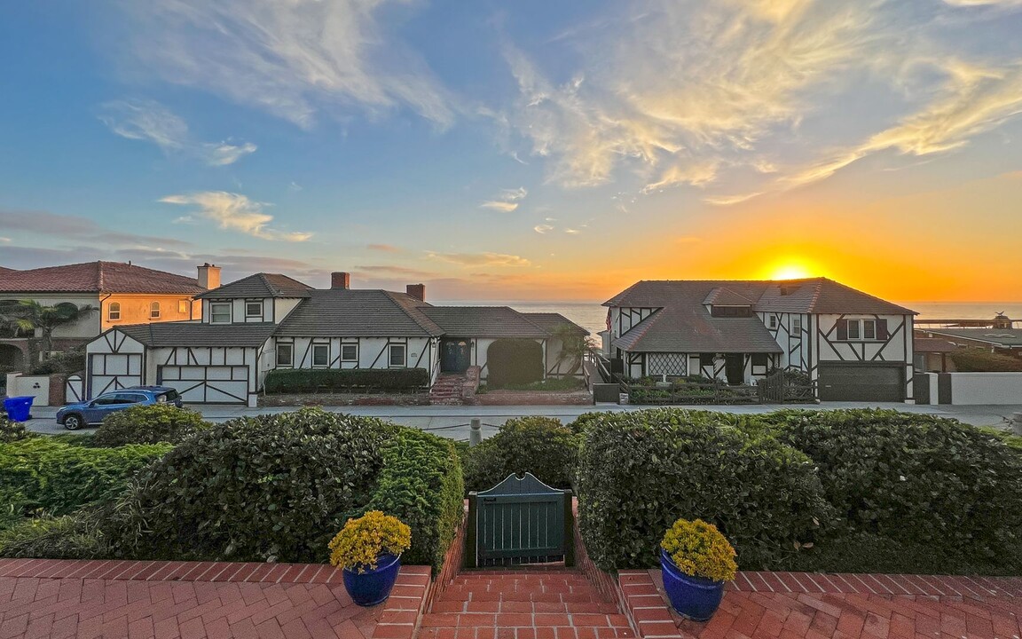 1926 S Pacific St in Oceanside, CA - Building Photo