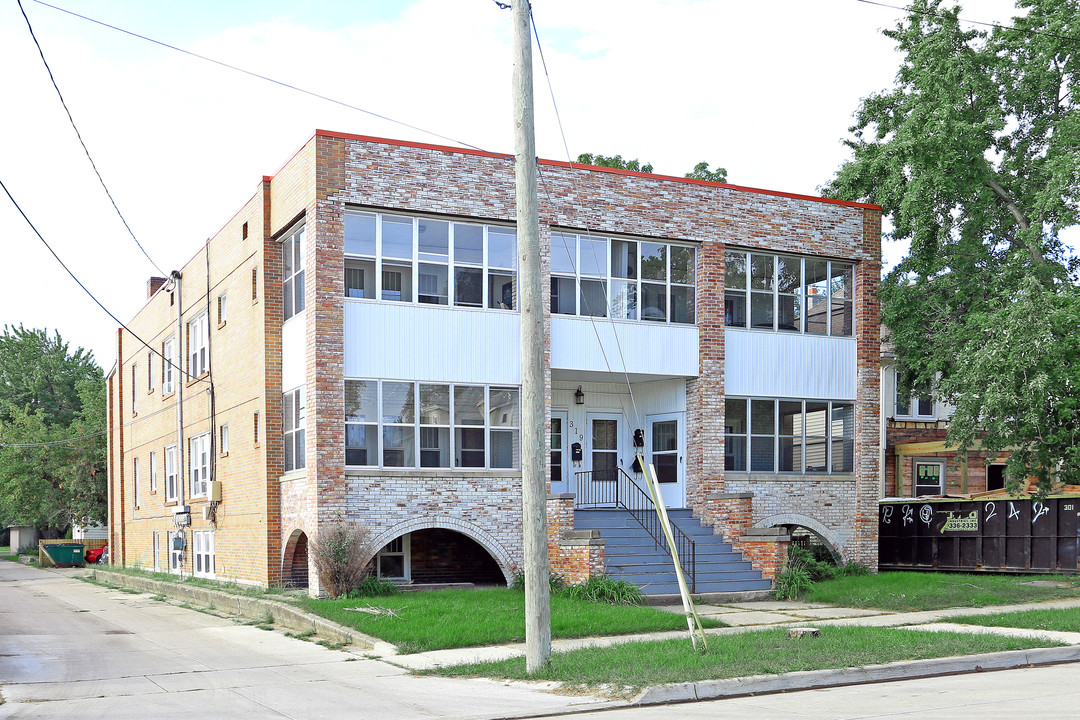 319 W Harrison Ave in Royal Oak, MI - Building Photo